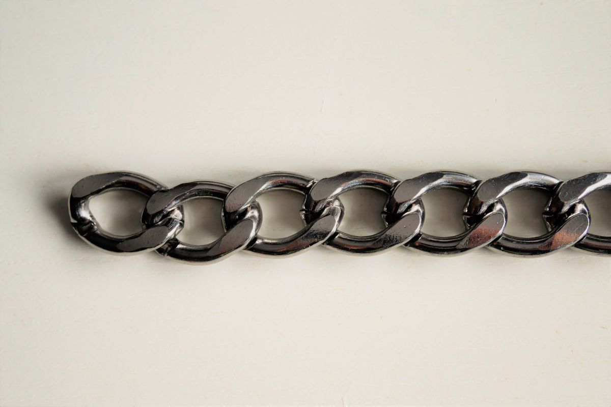 Łańcuszek aluminiowy  szerokości 20 mm  -( nikiel - 26cm)