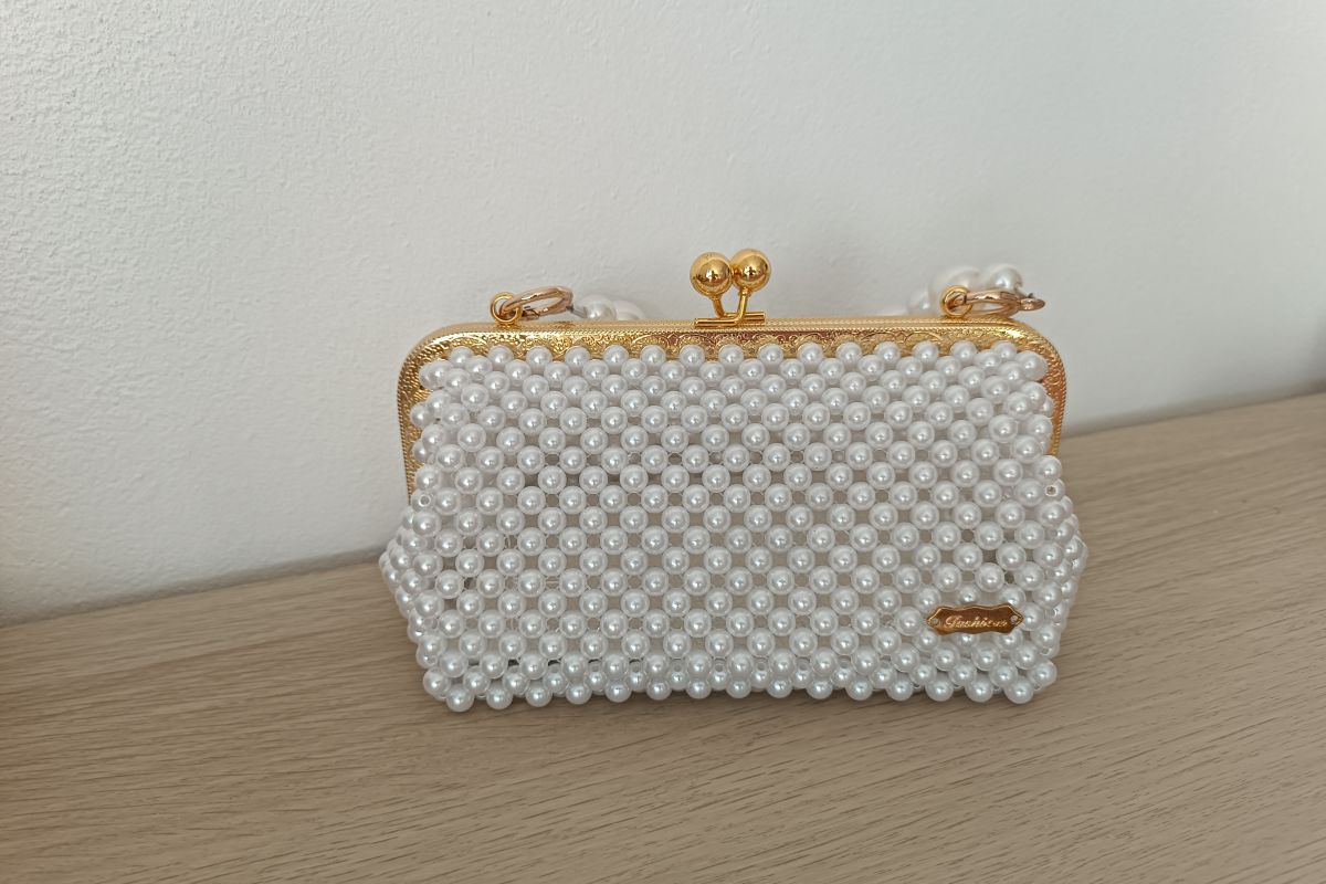 Ręcznie wyplatana torebka do ręki w metalowej ramie  - biała