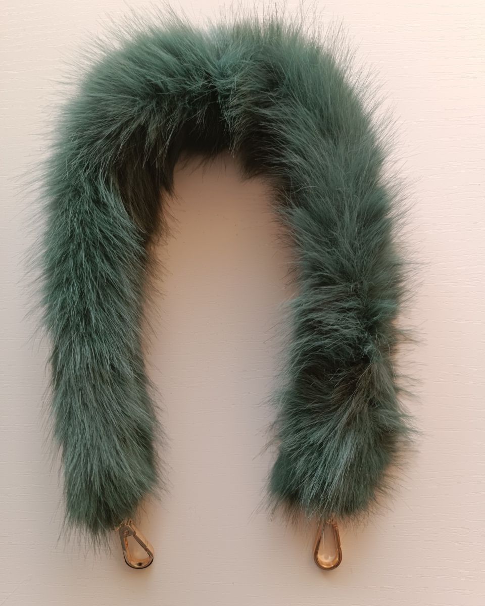 Futrzana rączka z karabińczykami - 65 cm - zielony (12 )